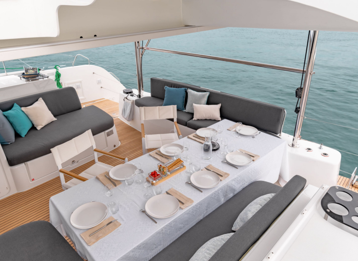 Lagoon 46 Flybridge — photo 33