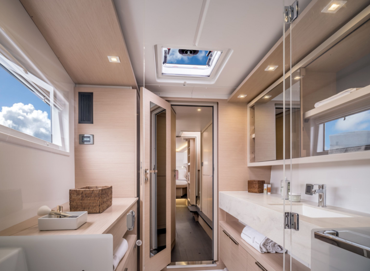 Lagoon 46 Flybridge — photo 21