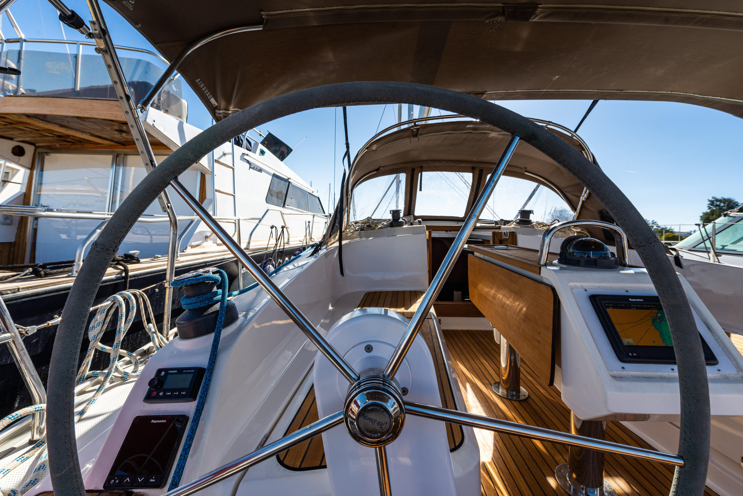 Bavaria 37 — photo 16