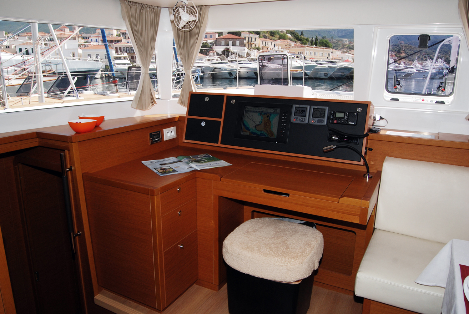 Lagoon 450 Fly — photo 16