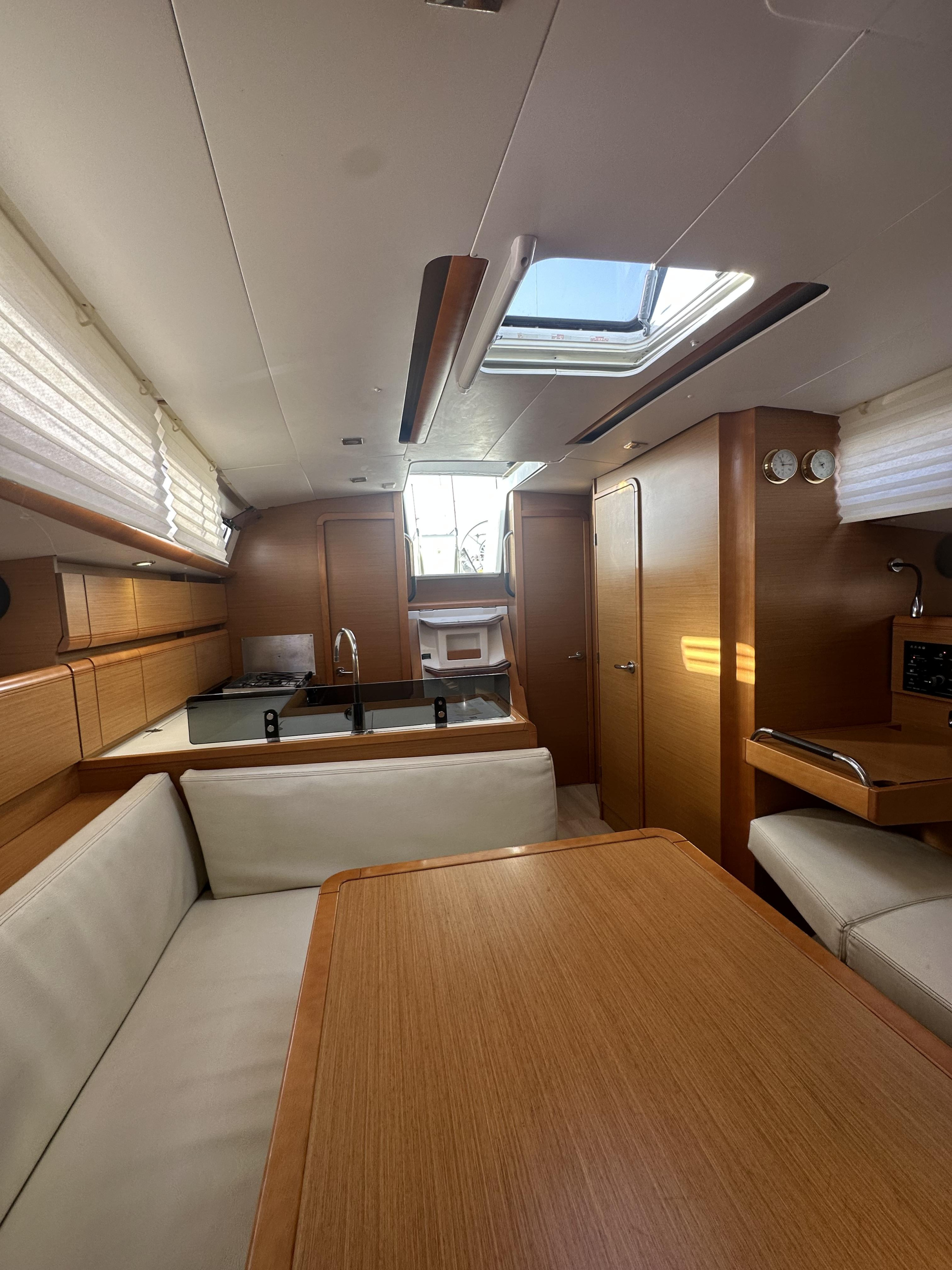 Sun Odyssey 379 — photo 3