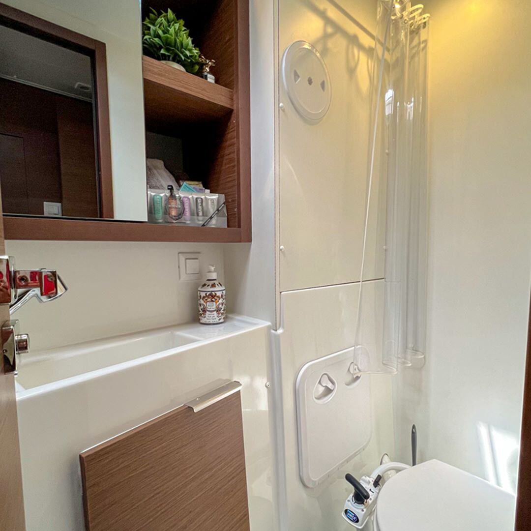 Lagoon 40 — photo 2