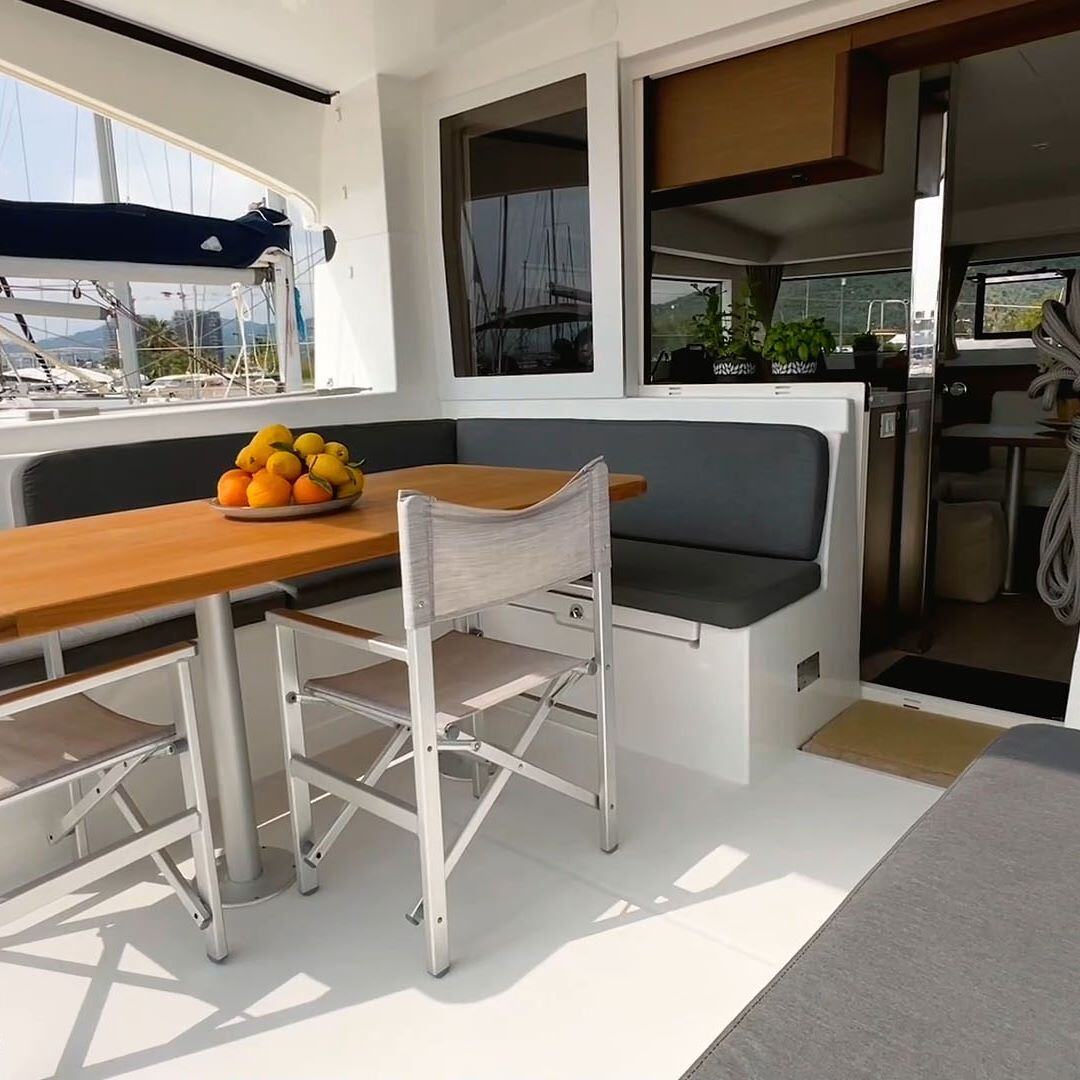 Lagoon 40 — photo 3