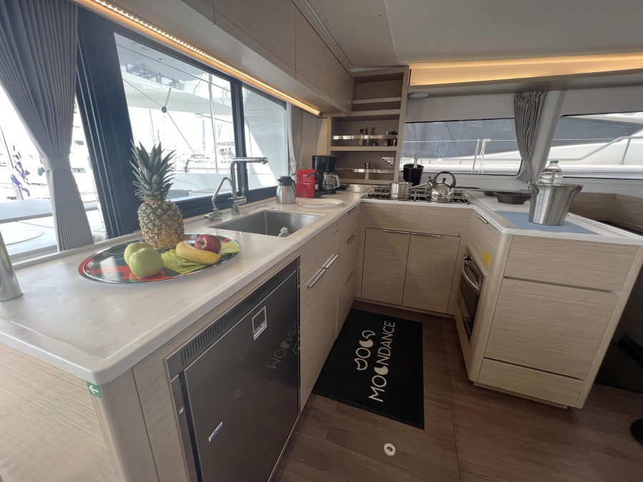 Lagoon 46 — photo 16