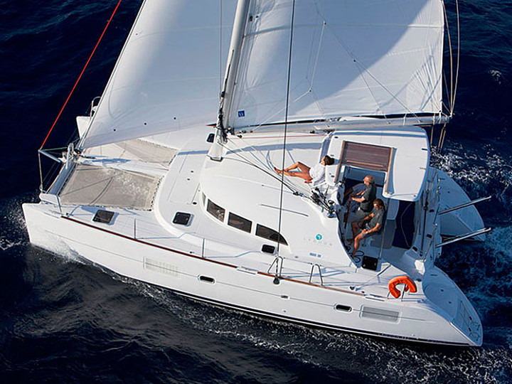 Lagoon 380 — photo 1