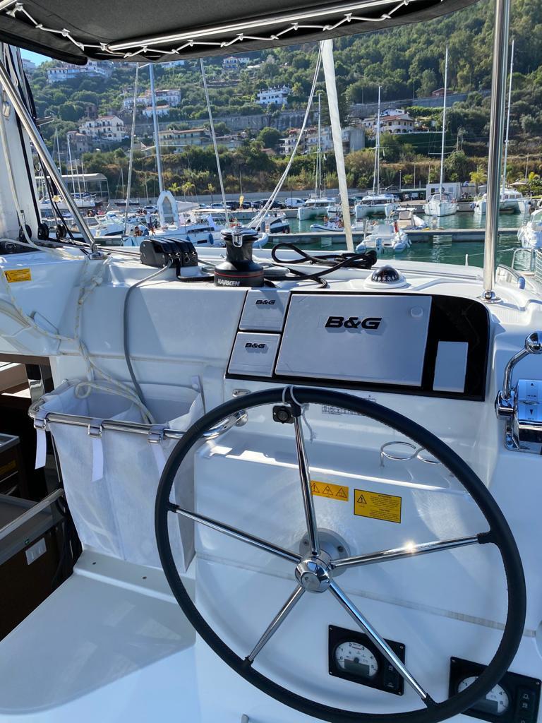 Lagoon 40 — photo 15
