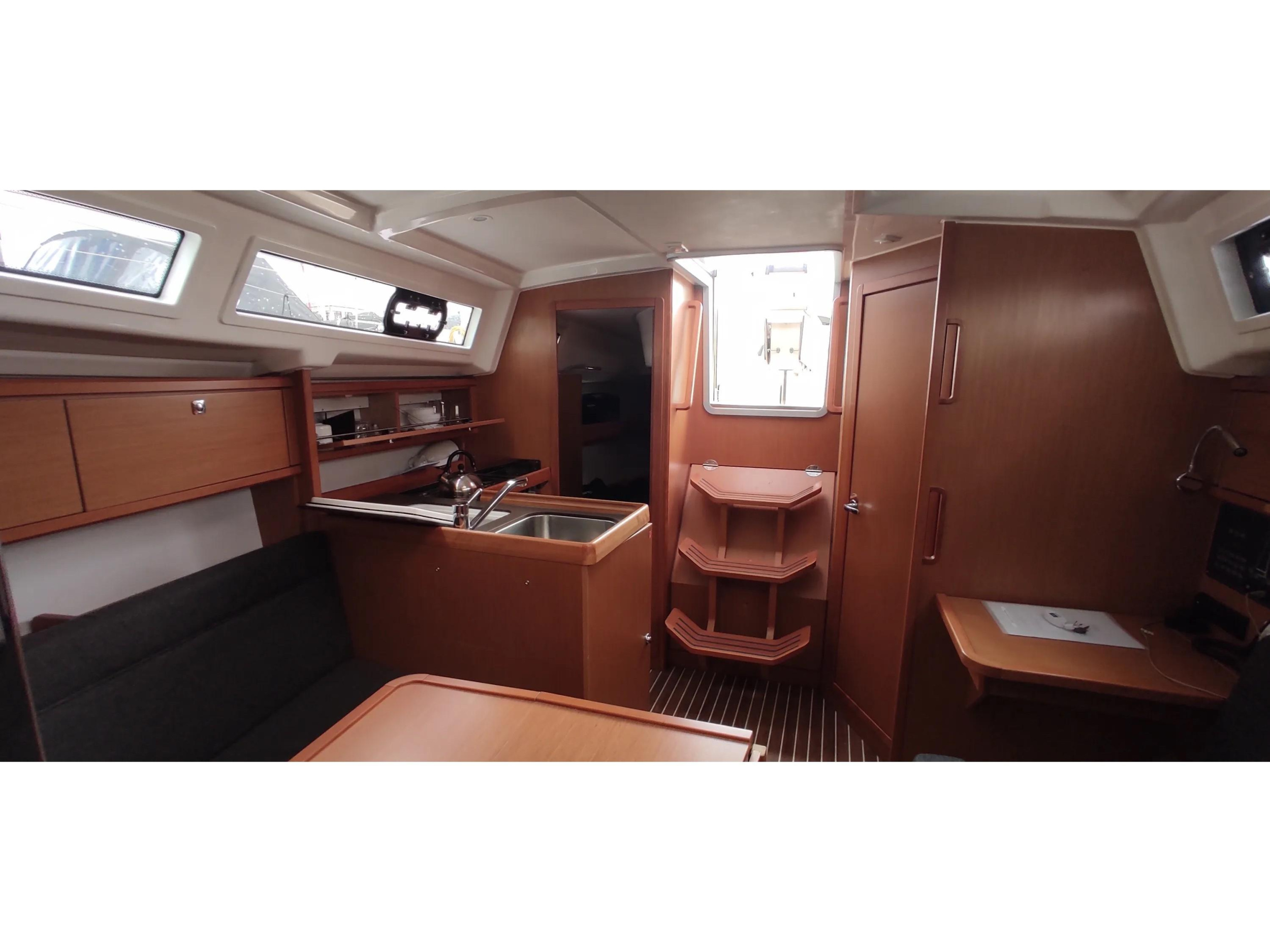 Bavaria Cruiser 34 — photo 3