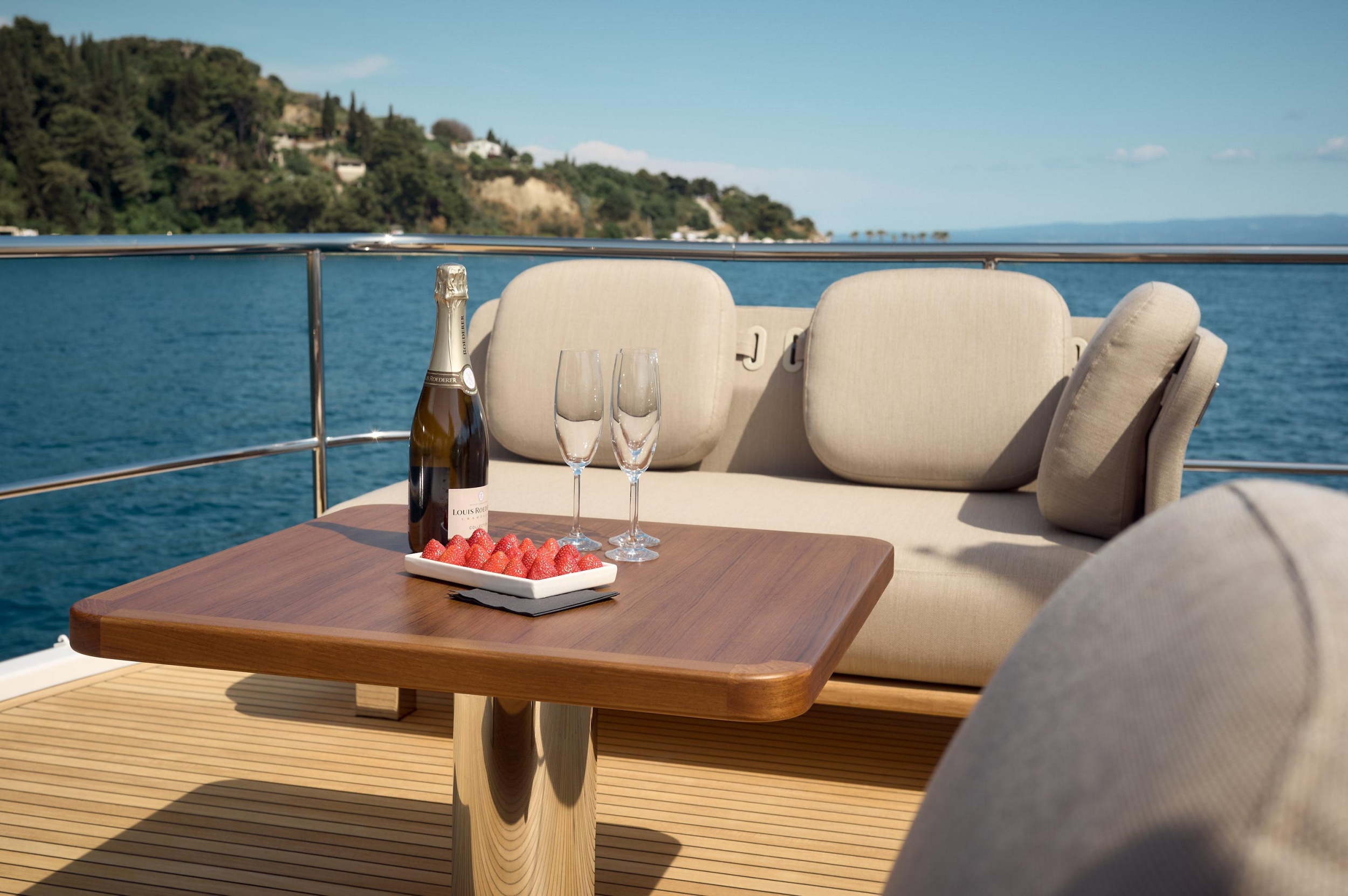 Azimut Magellano 66 — photo 15