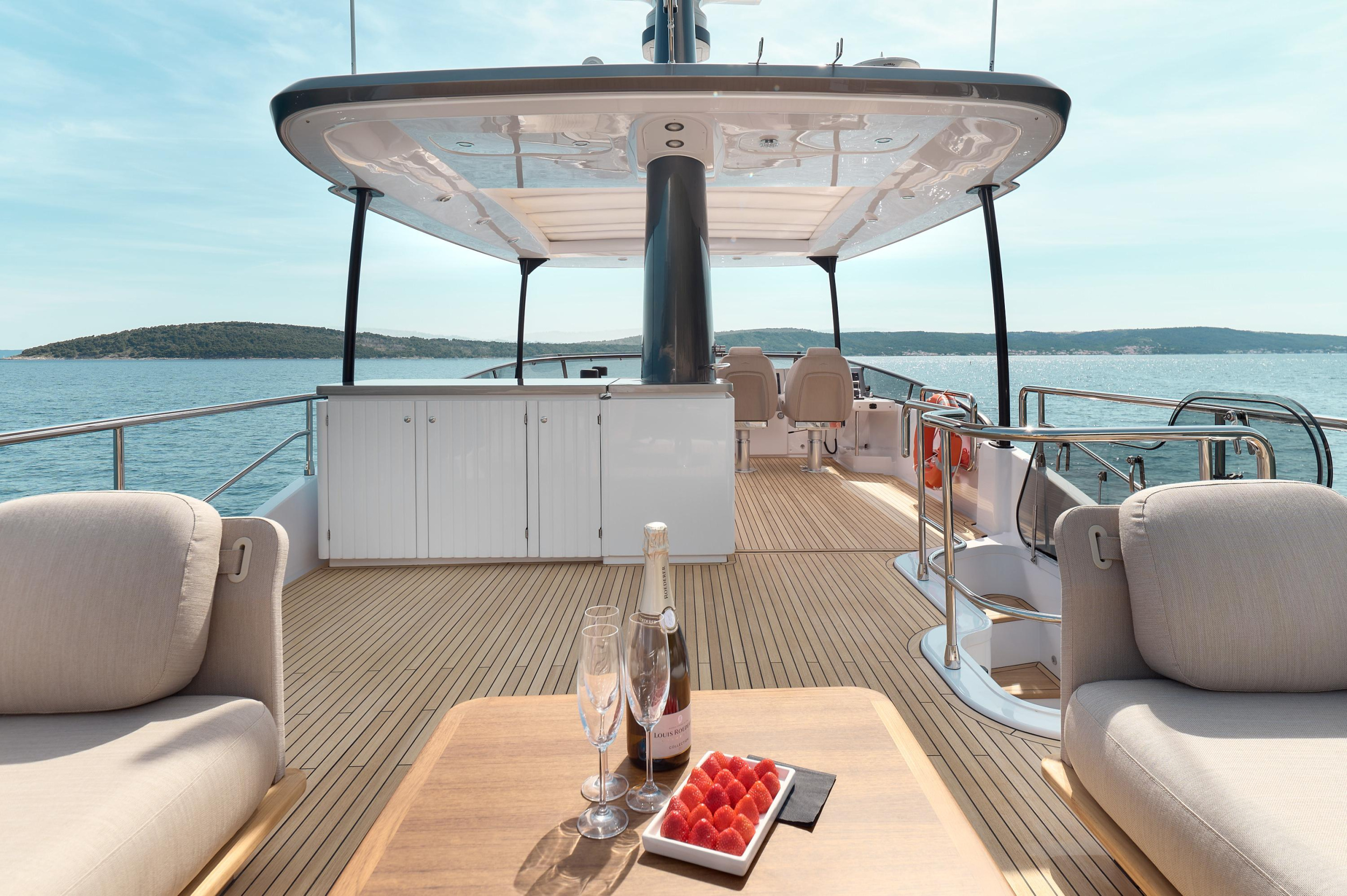 Azimut Magellano 66 — photo 10