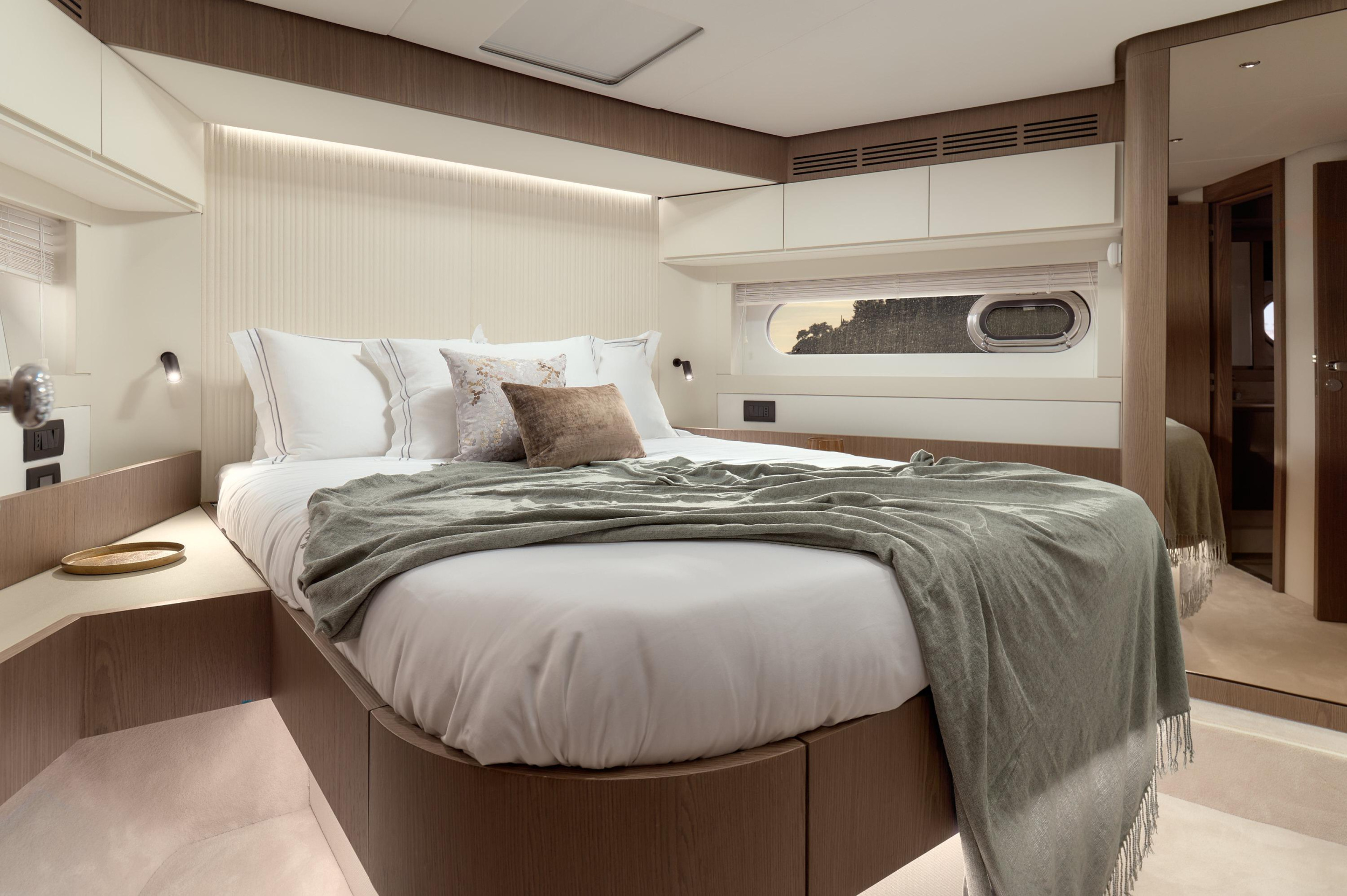 Azimut Magellano 66 — photo 36