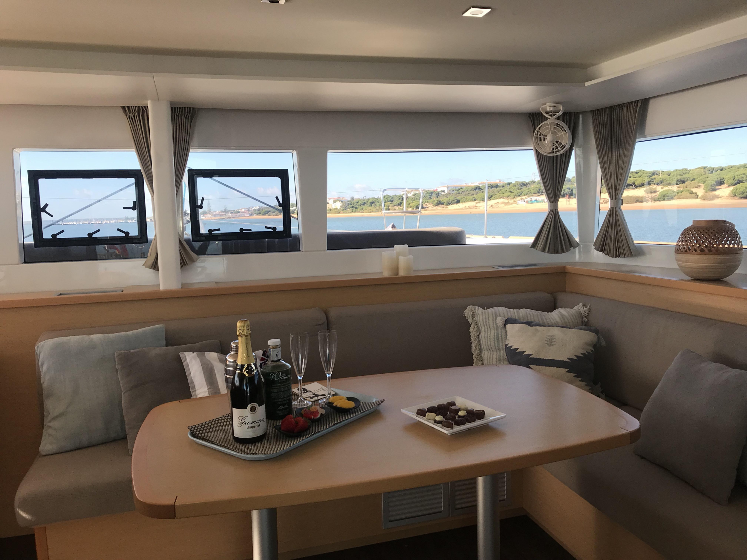 Lagoon 450 Fly Owner Version — photo 3