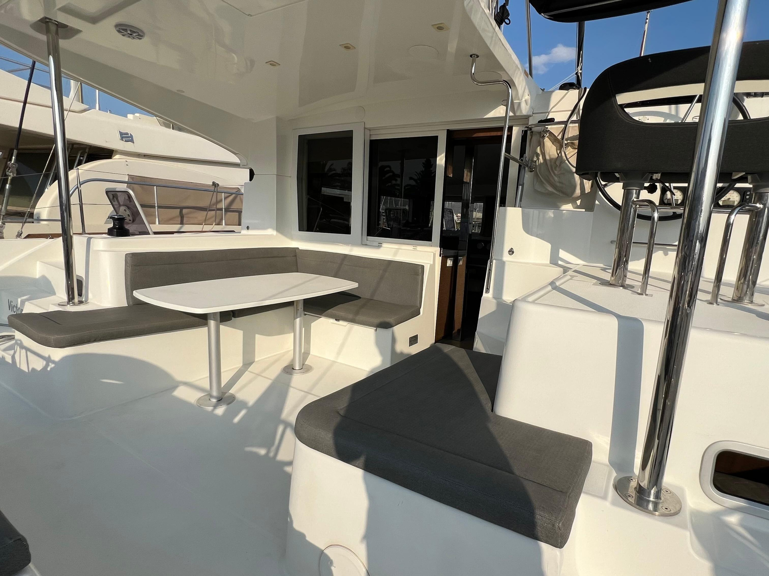 Lagoon 40 — photo 10