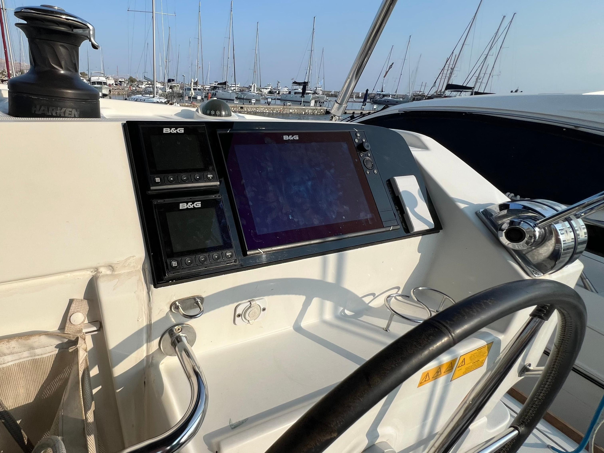 Lagoon 40 — photo 11