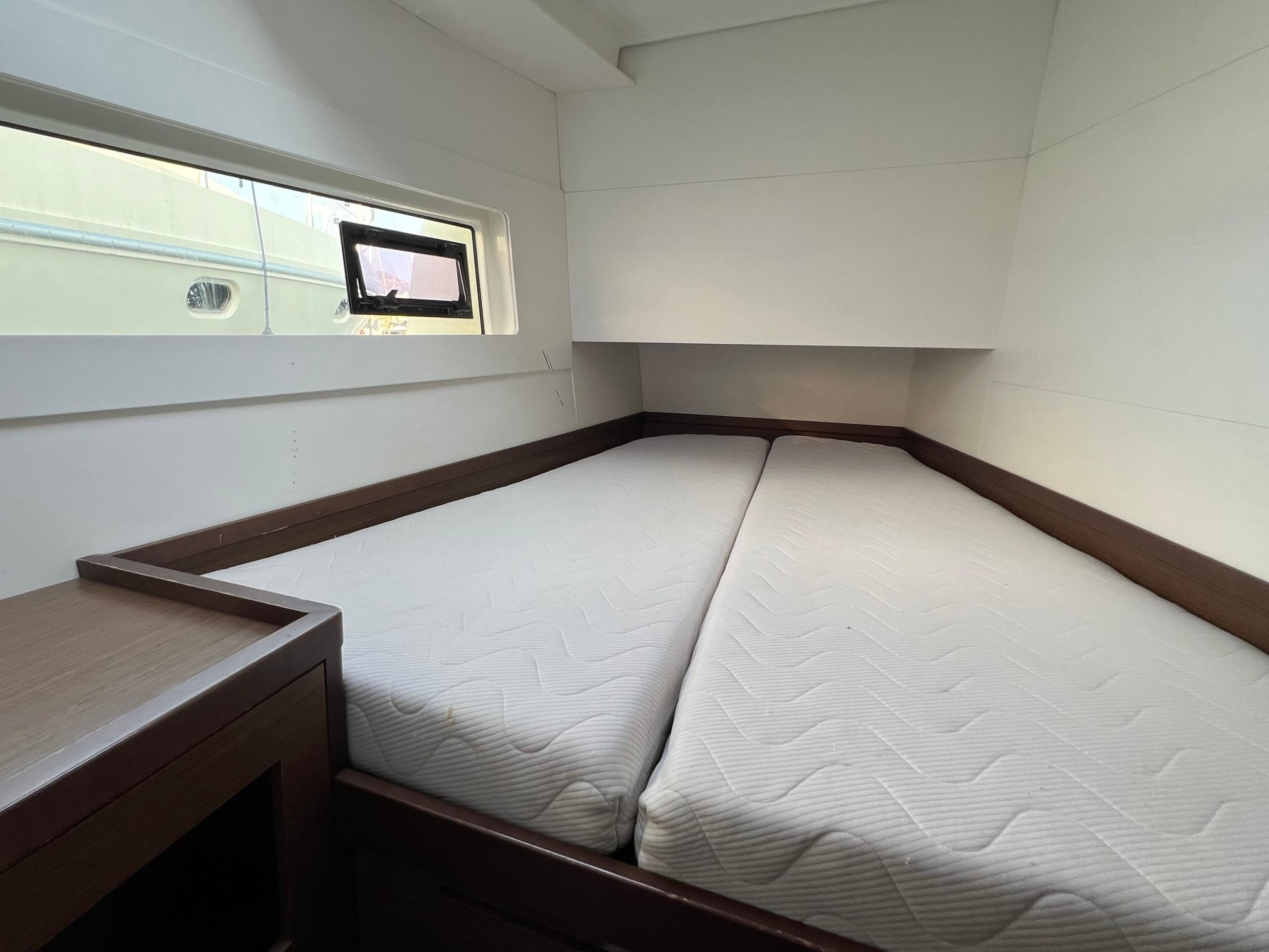 Lagoon 40 — photo 12