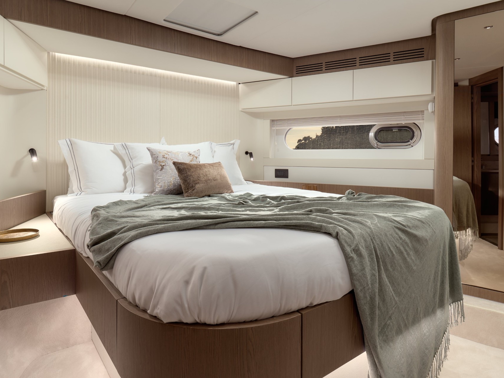 Azimut Magellano 66 — photo 20
