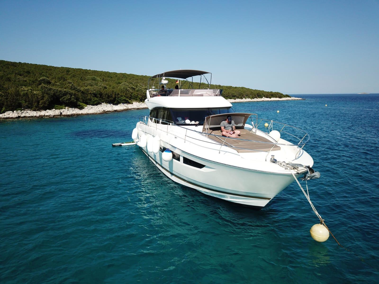 Prestige 550 Fly — photo 42