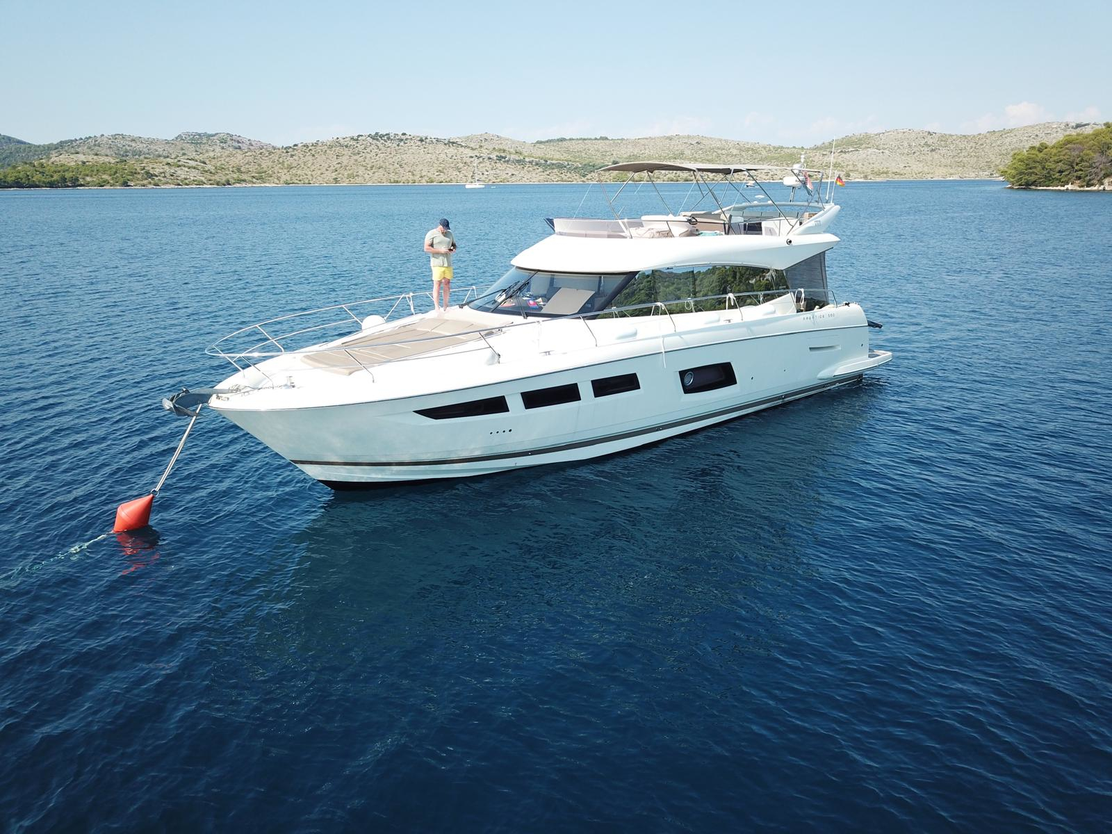 Prestige 550 Fly — photo 19