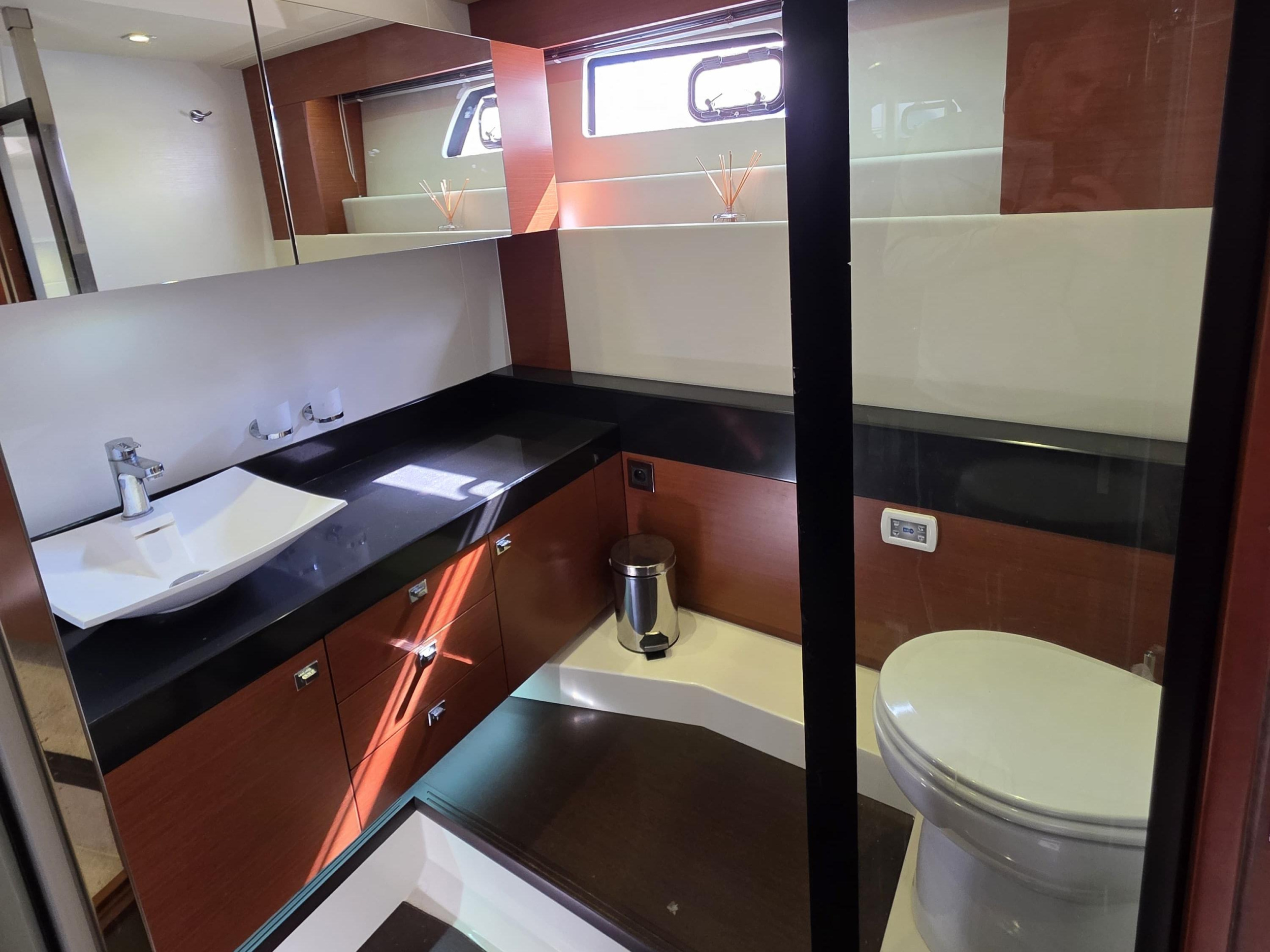 Prestige 550 Fly — photo 34