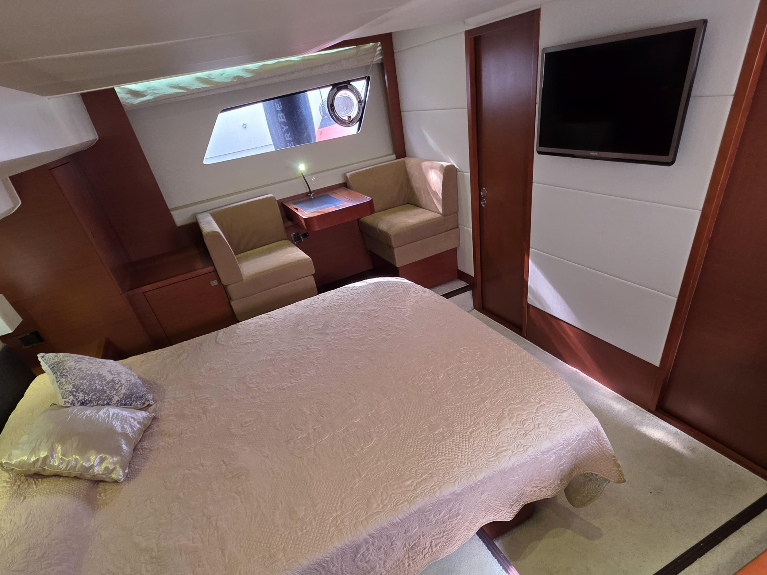Prestige 550 Fly — photo 38