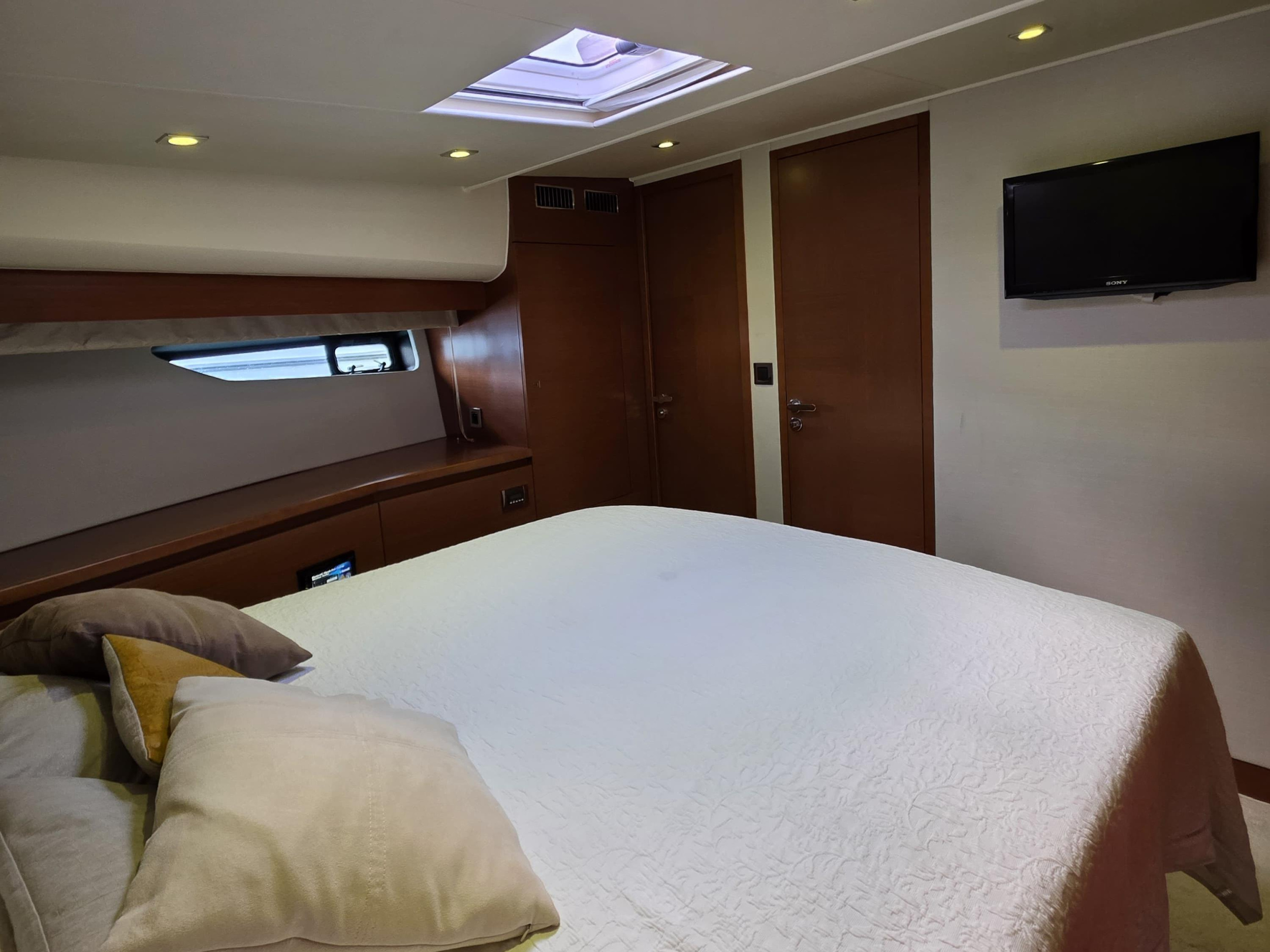 Prestige 550 Fly — photo 36