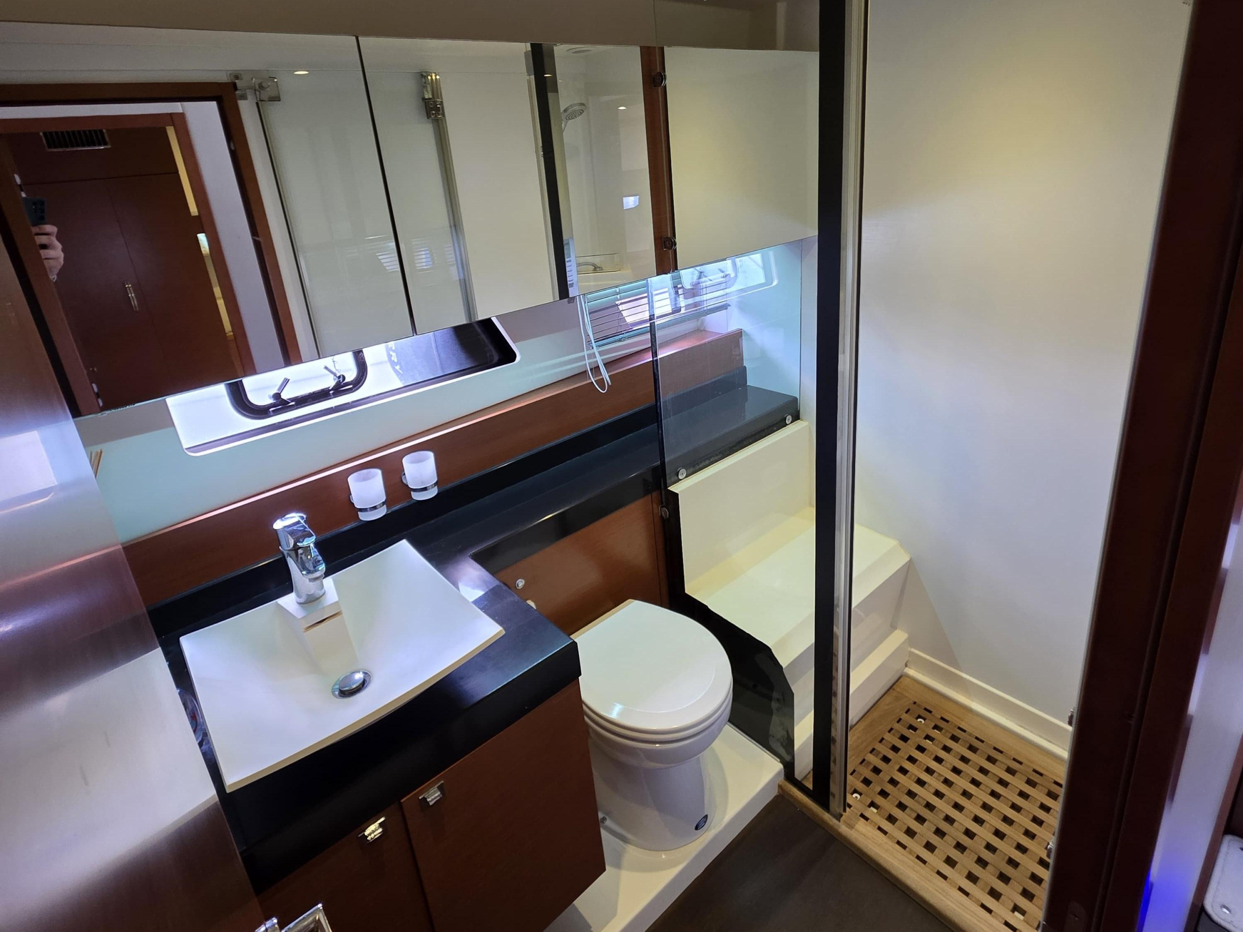 Prestige 550 Fly — photo 18