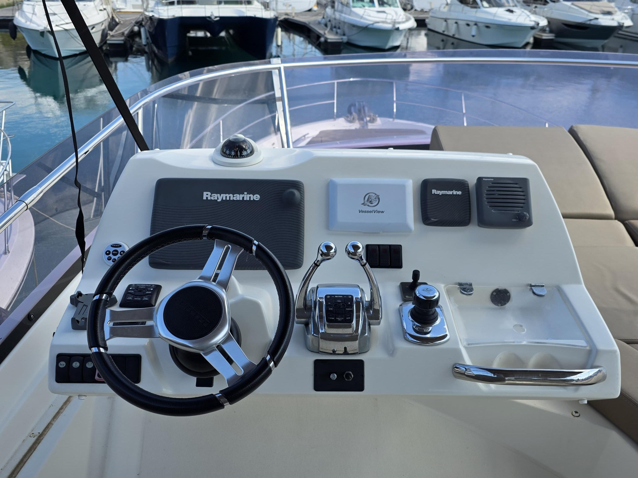 Prestige 550 Fly — photo 14