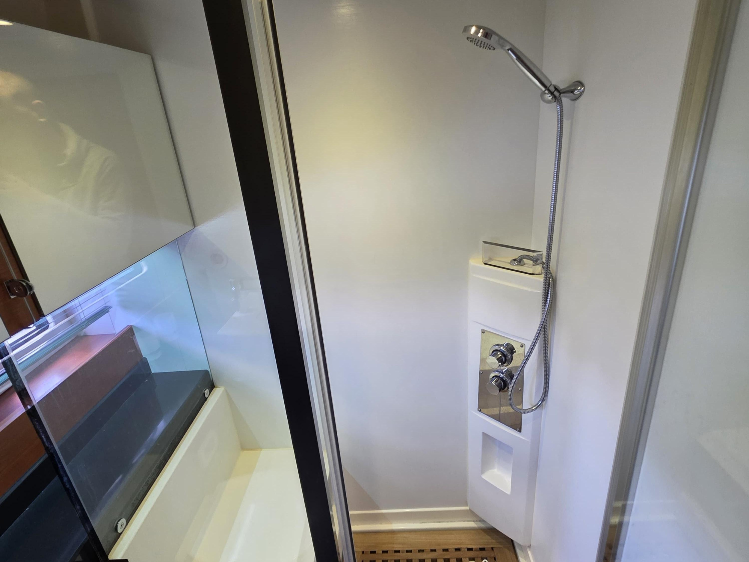 Prestige 550 Fly — photo 40
