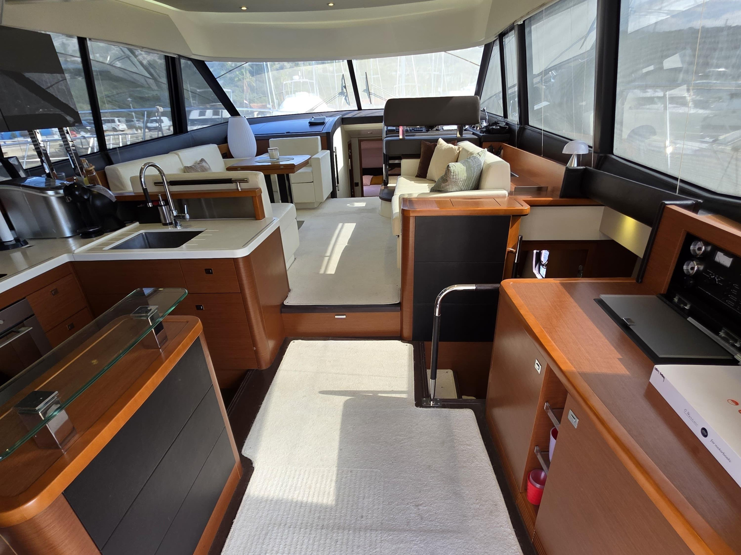 Prestige 550 Fly — photo 37