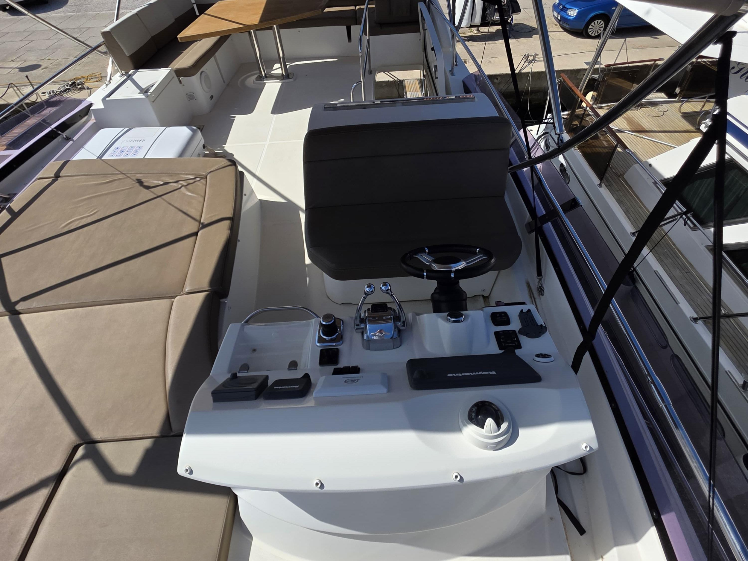 Prestige 550 Fly — photo 20