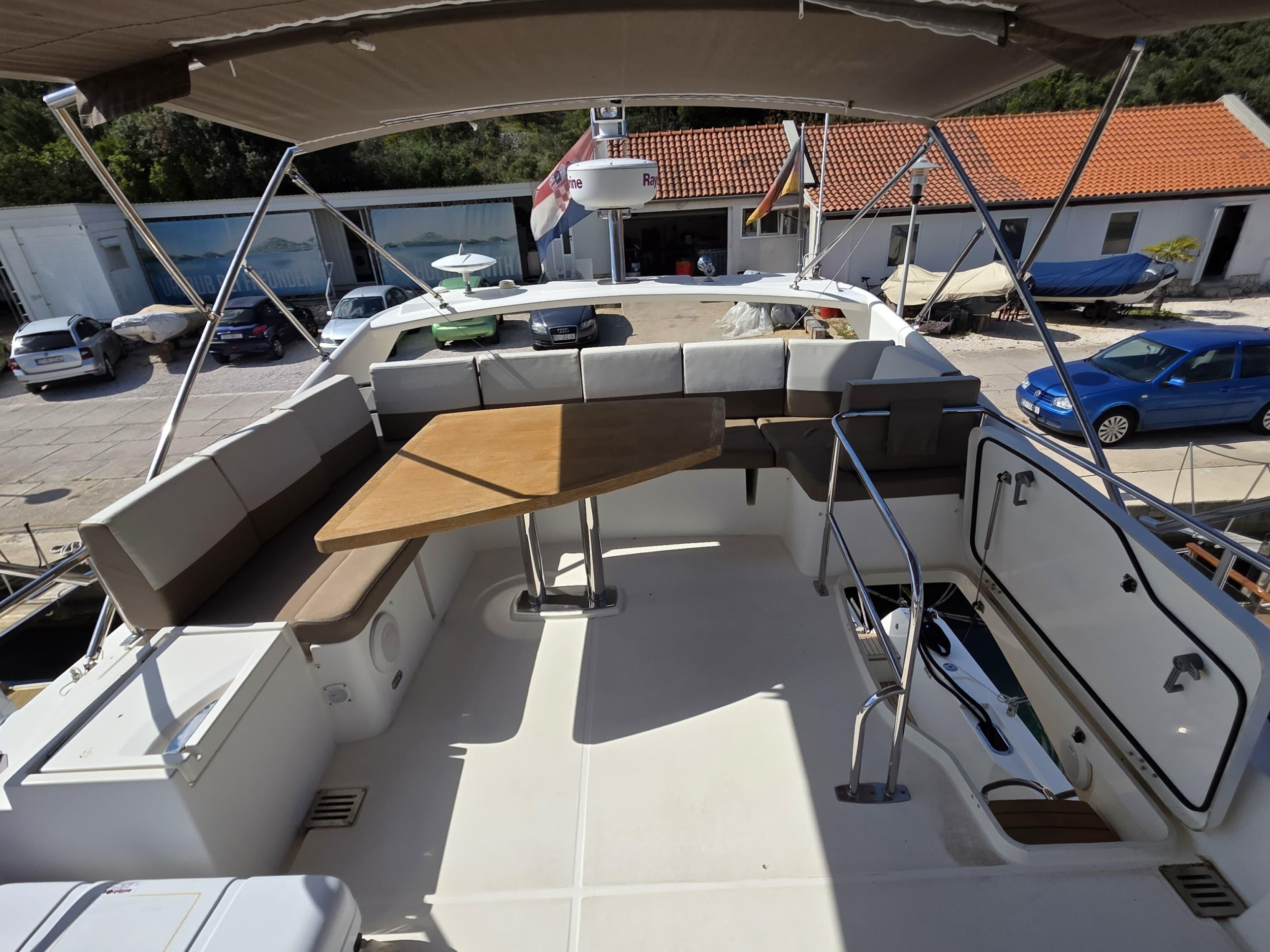 Prestige 550 Fly — photo 26