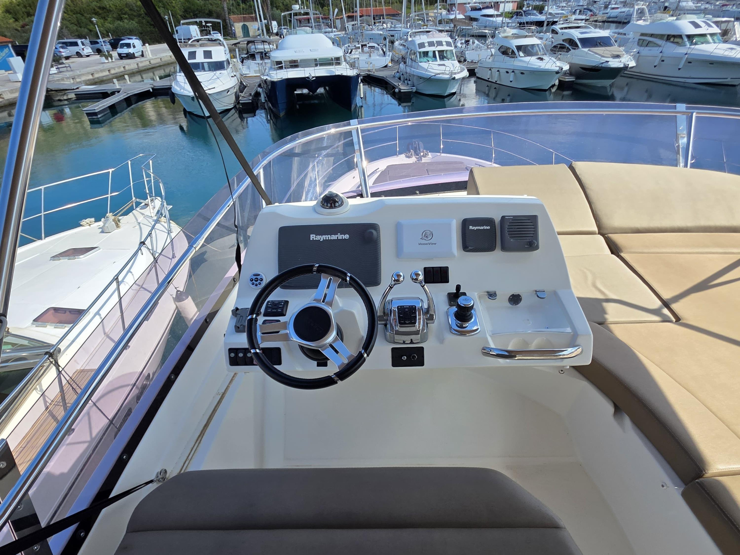 Prestige 550 Fly — photo 15