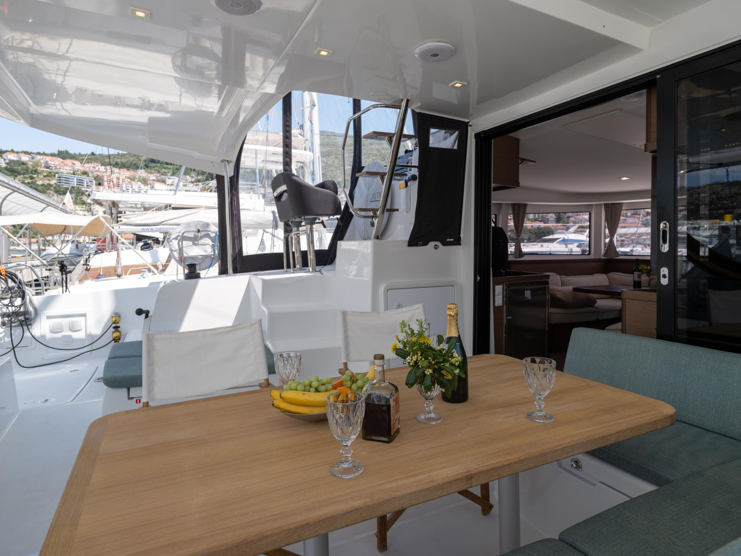 Lagoon 42 — photo 12