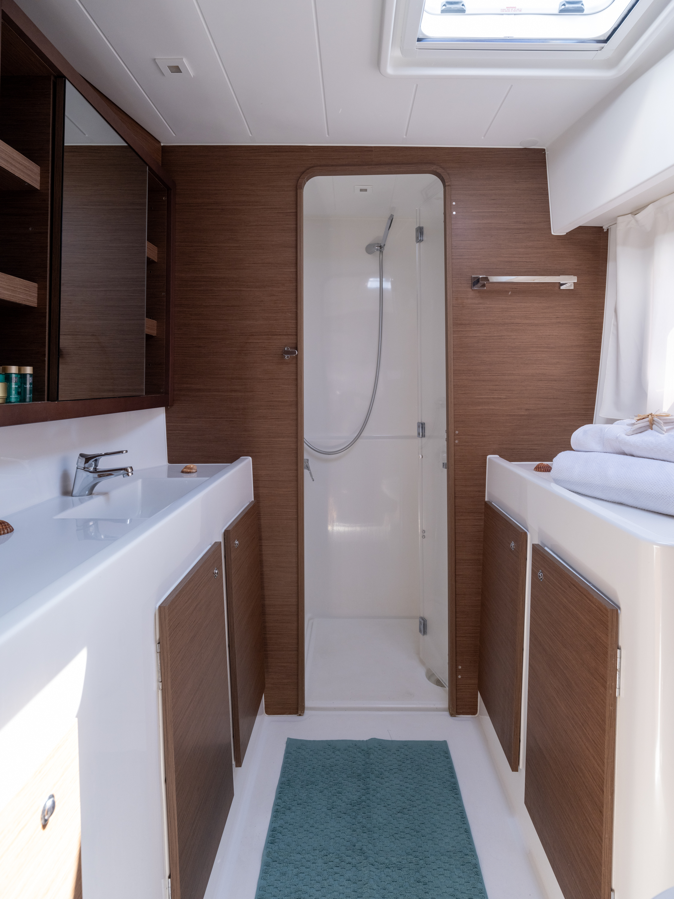 Lagoon 42 — photo 14