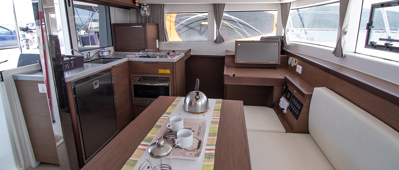 Lagoon 40 — photo 11