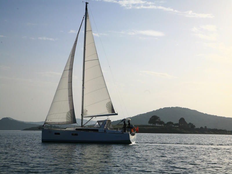 Beneteau Oceanis 38 — photo 1