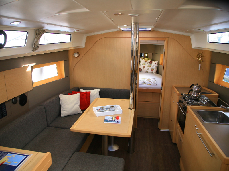 Beneteau Oceanis 38 — photo 4