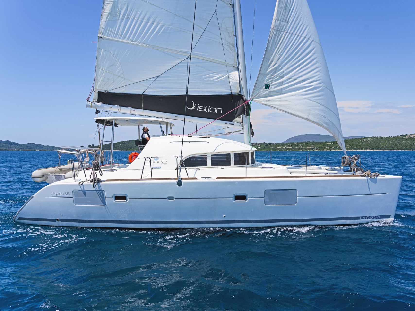 Lagoon 380 — photo 12