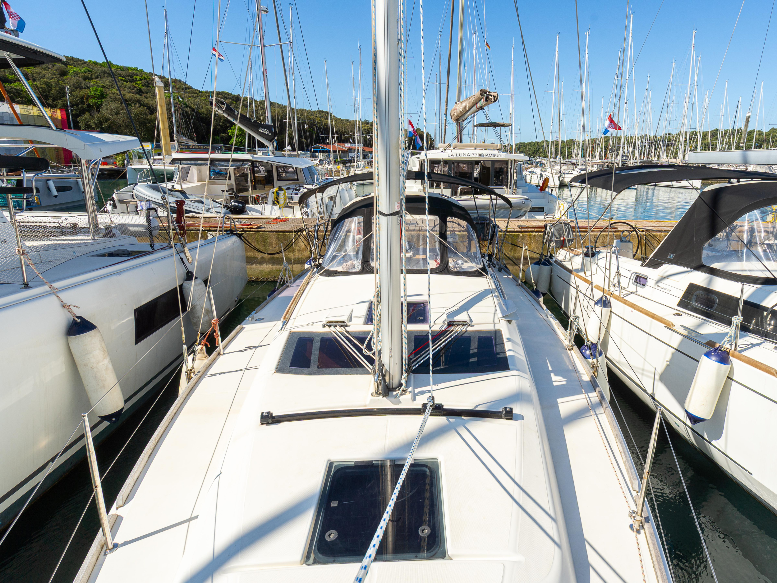 Dufour 360 Grand Large — photo 15