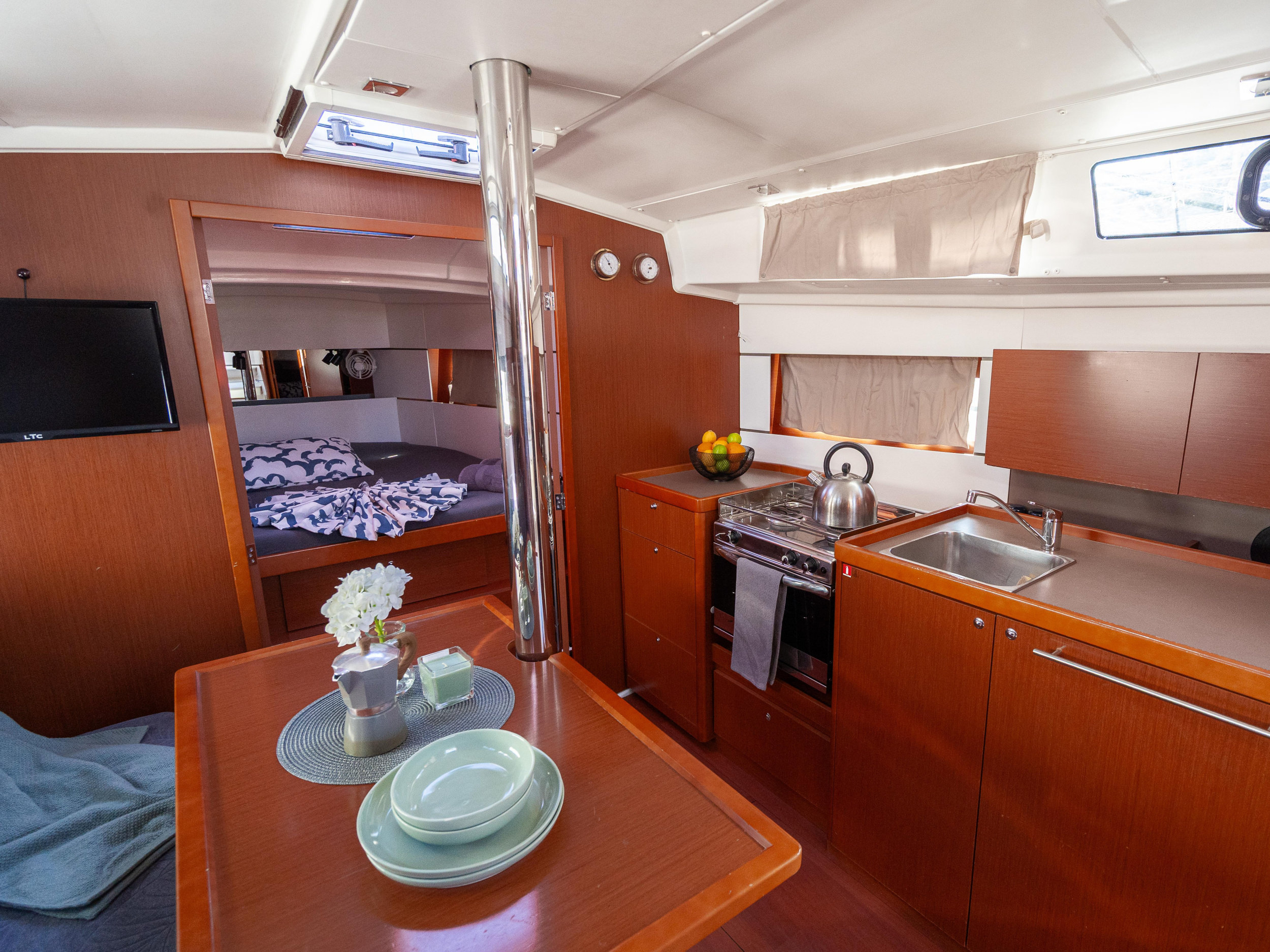 Oceanis 38.1 — photo 10
