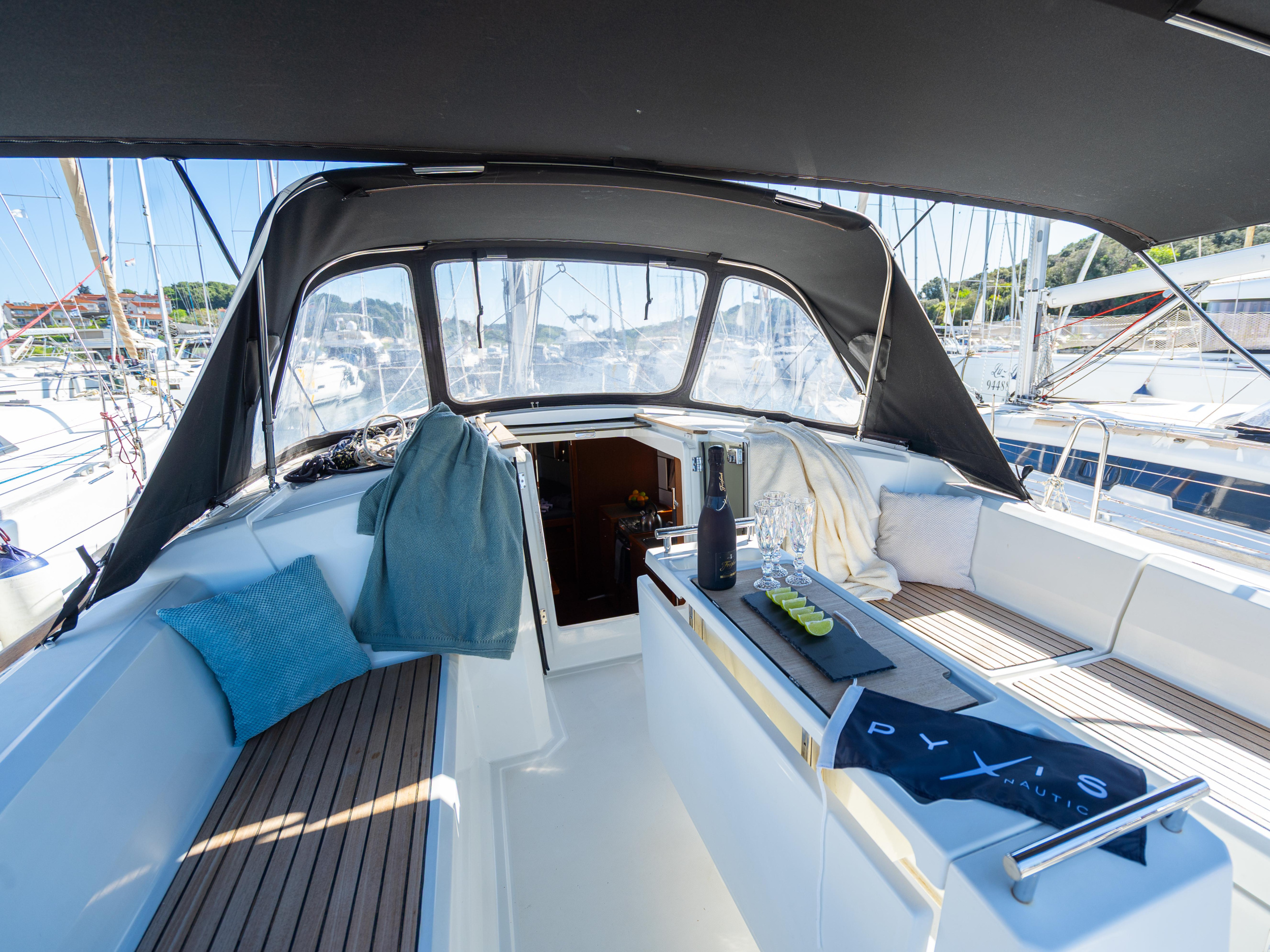 Oceanis 38.1 — photo 12
