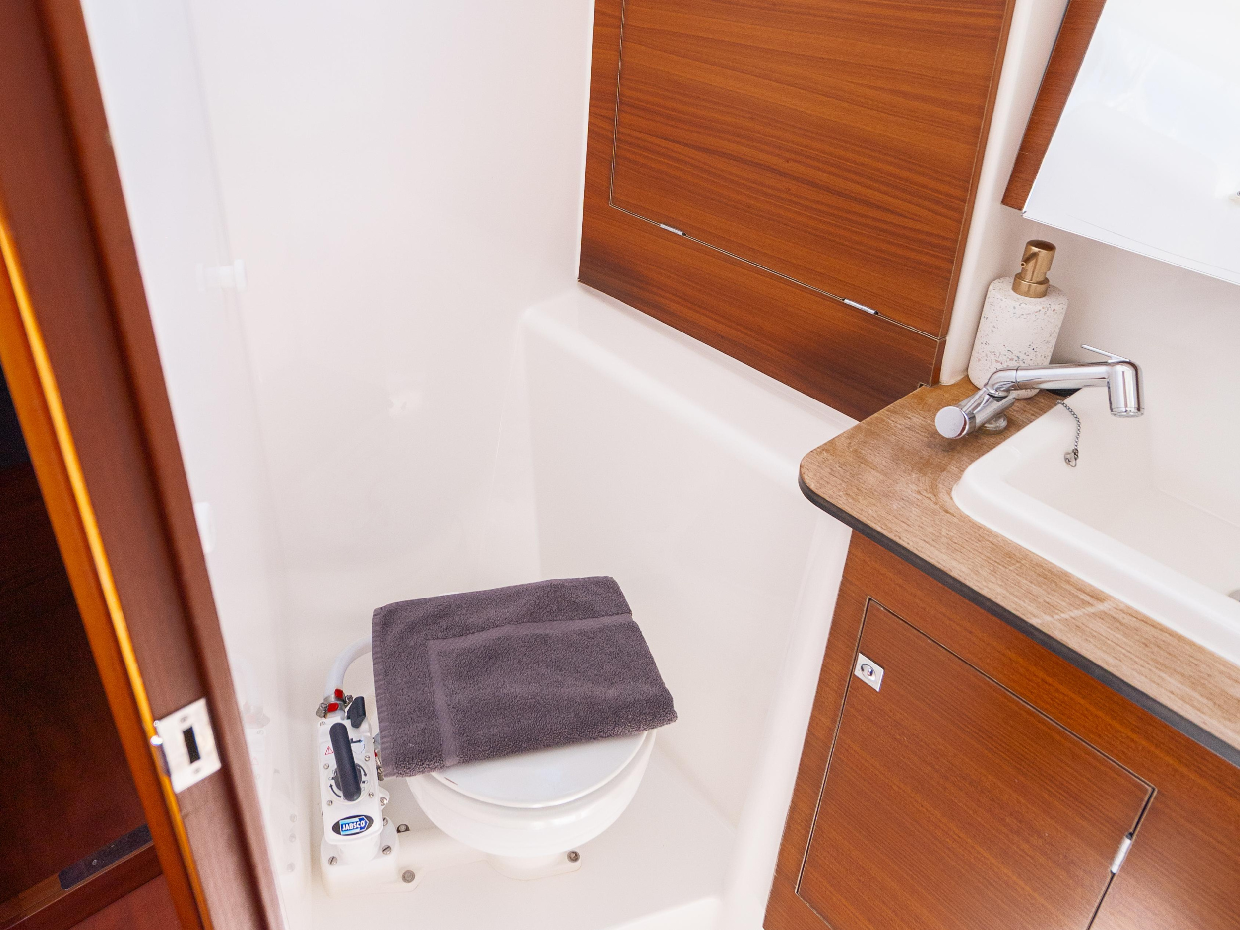 Dufour 382 Grand Large — photo 7