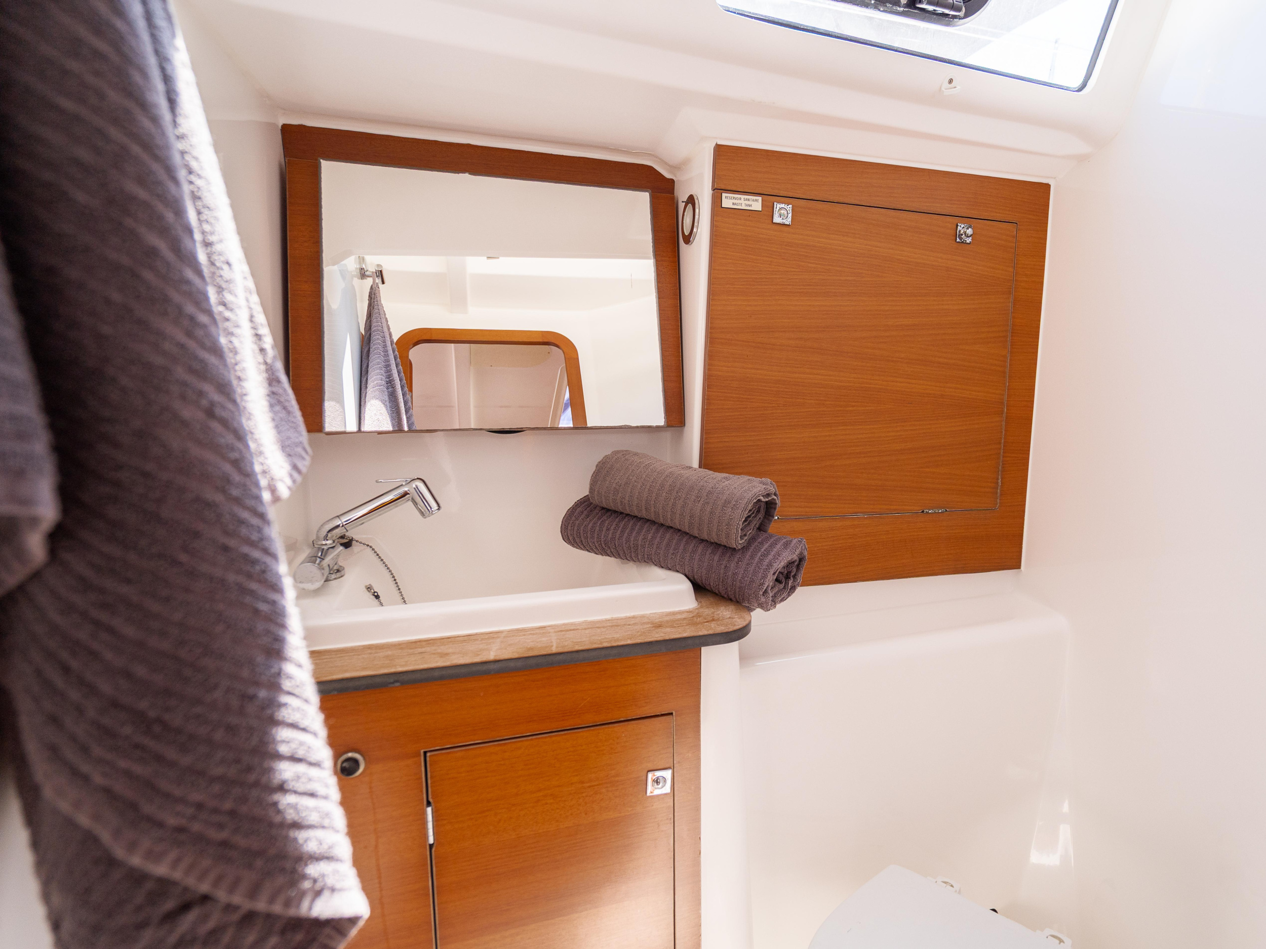 Dufour 382 Grand Large — photo 9