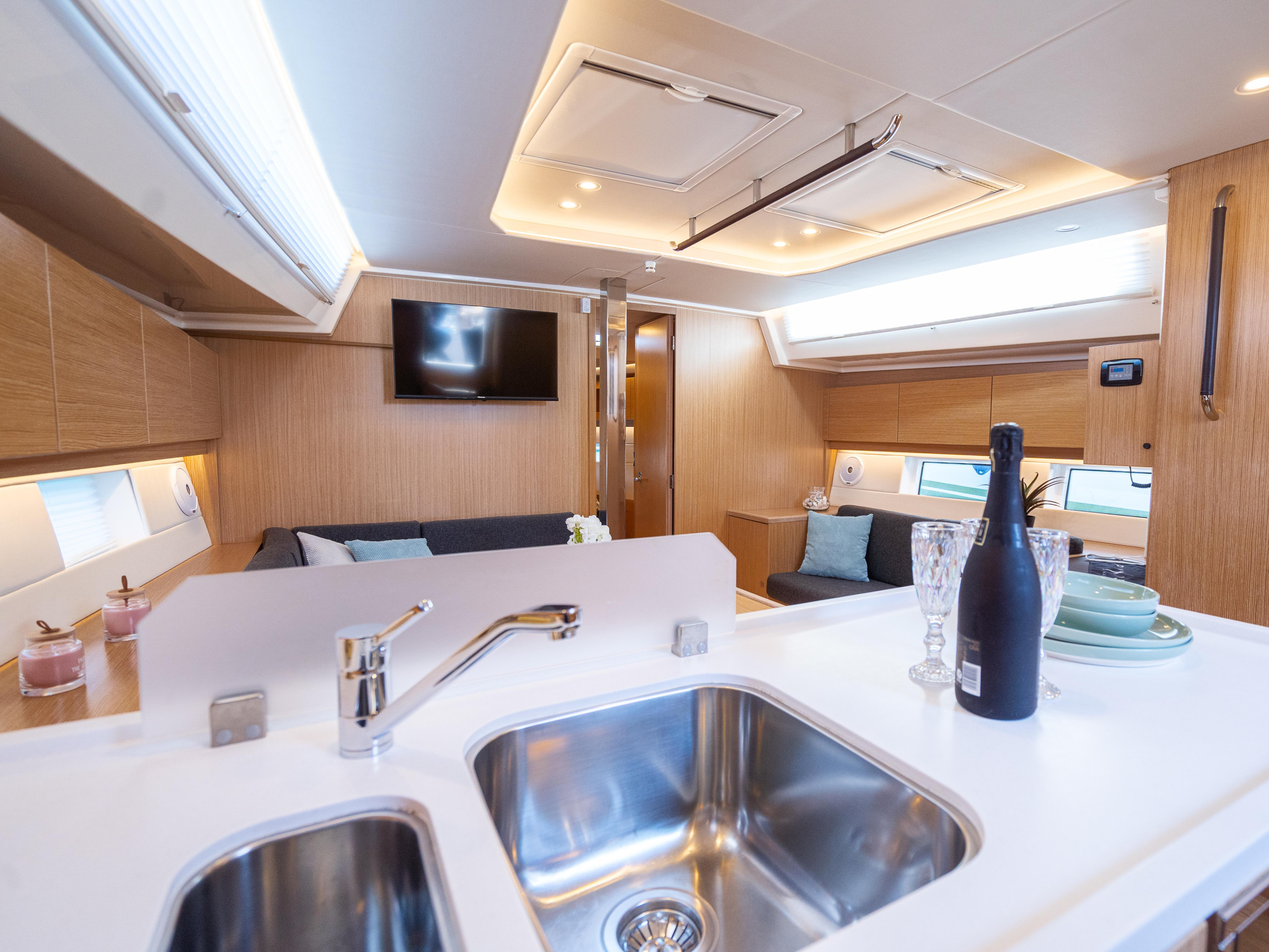 Bavaria C45 Style — photo 6