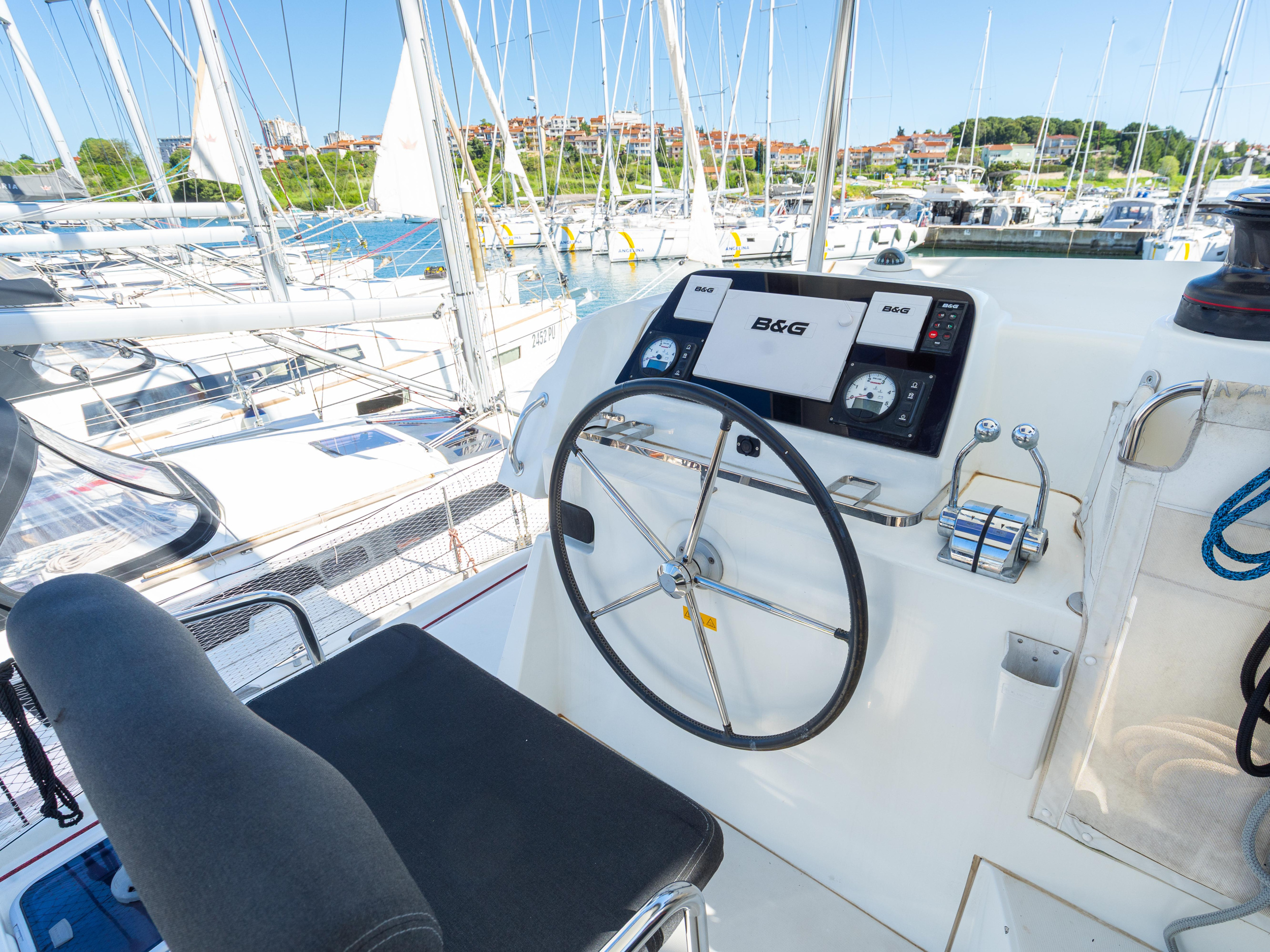 Lagoon 42 — photo 12