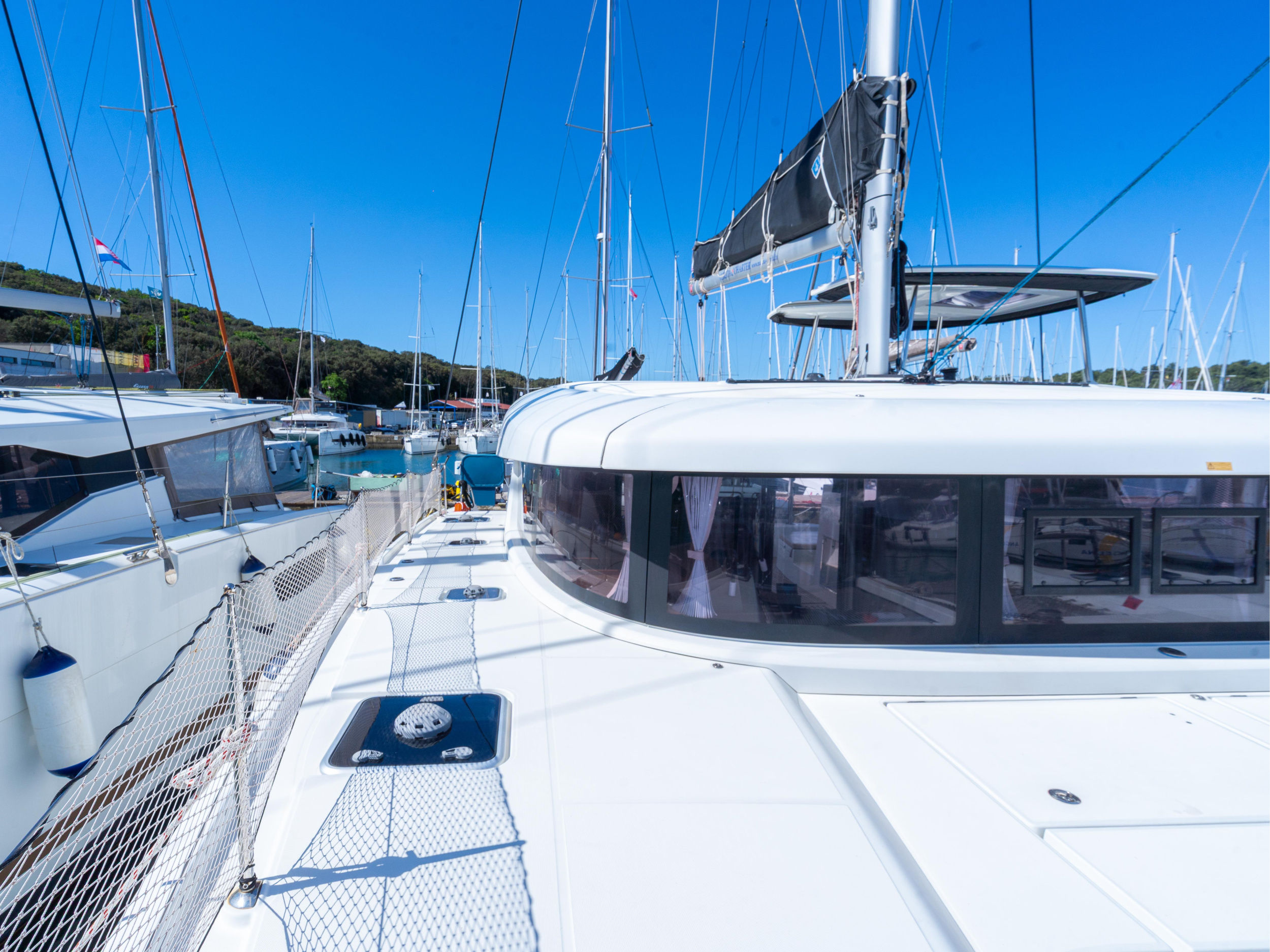Lagoon 42 — photo 26