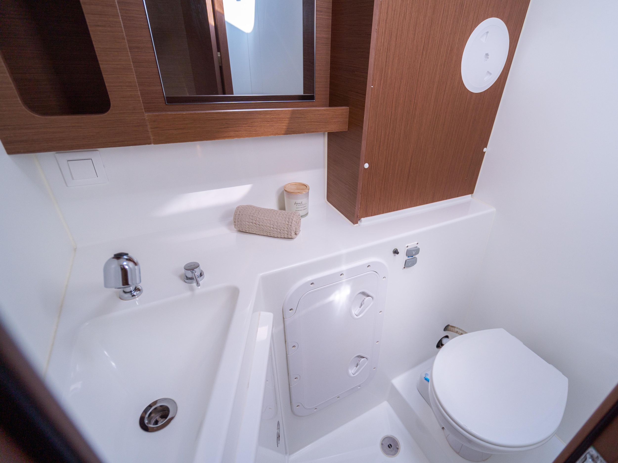 Lagoon 42 — photo 13