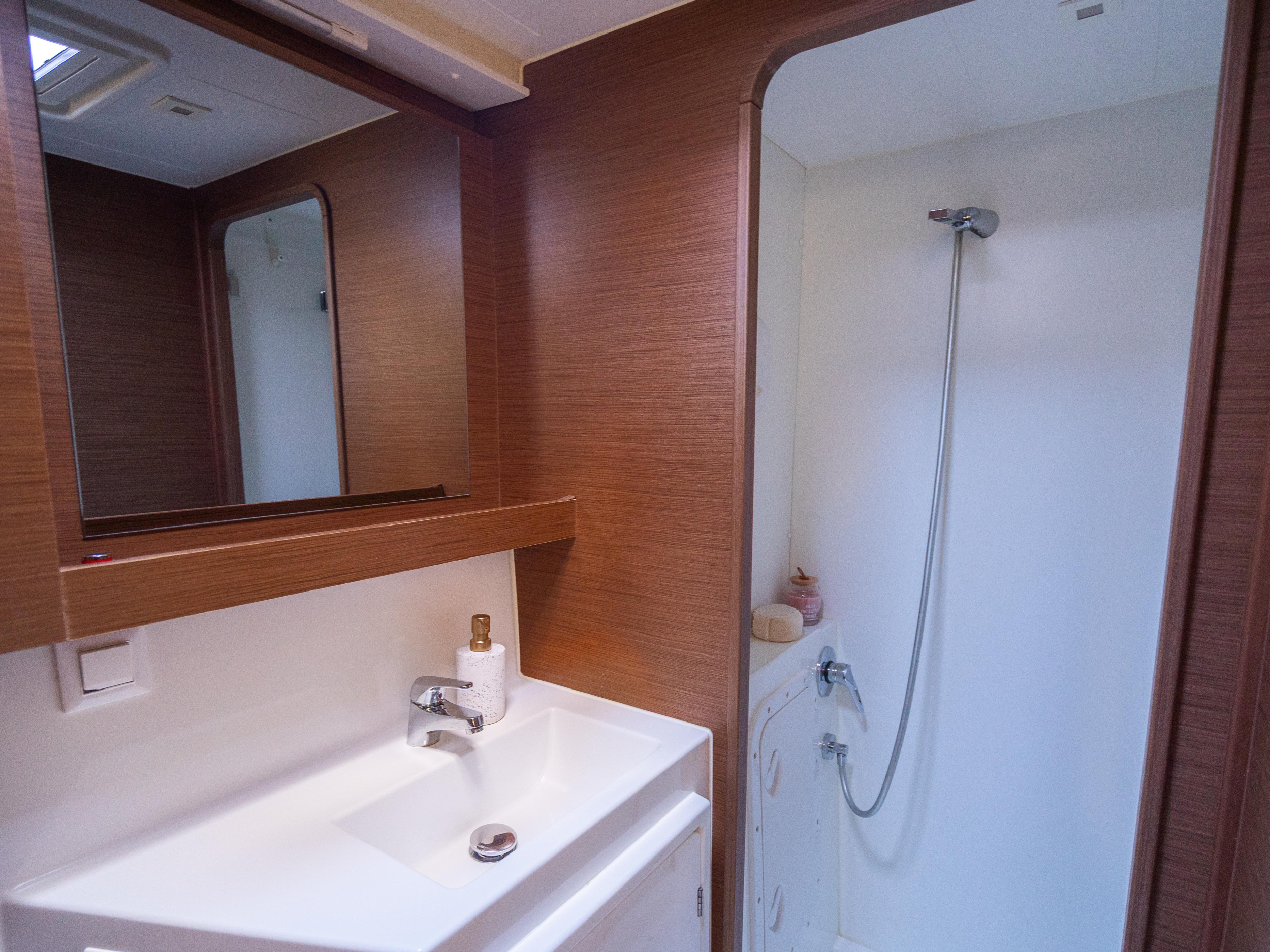 Lagoon 42 — photo 17
