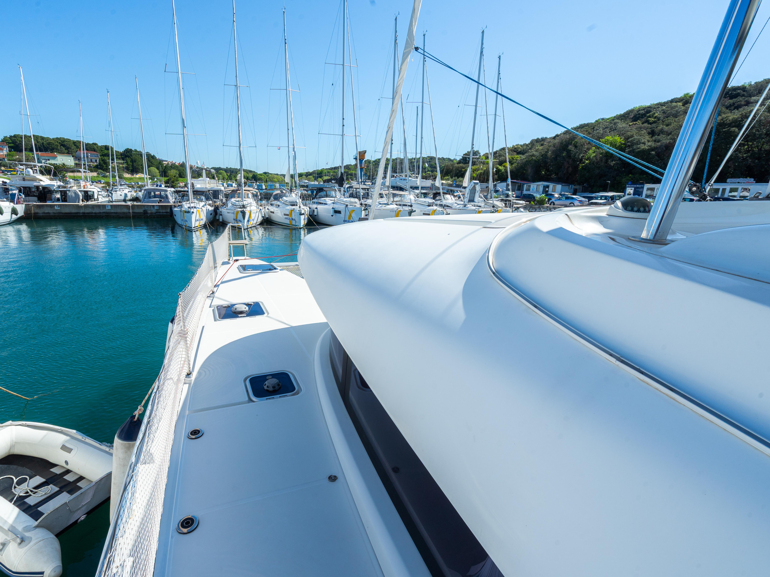 Lagoon 42 — photo 15