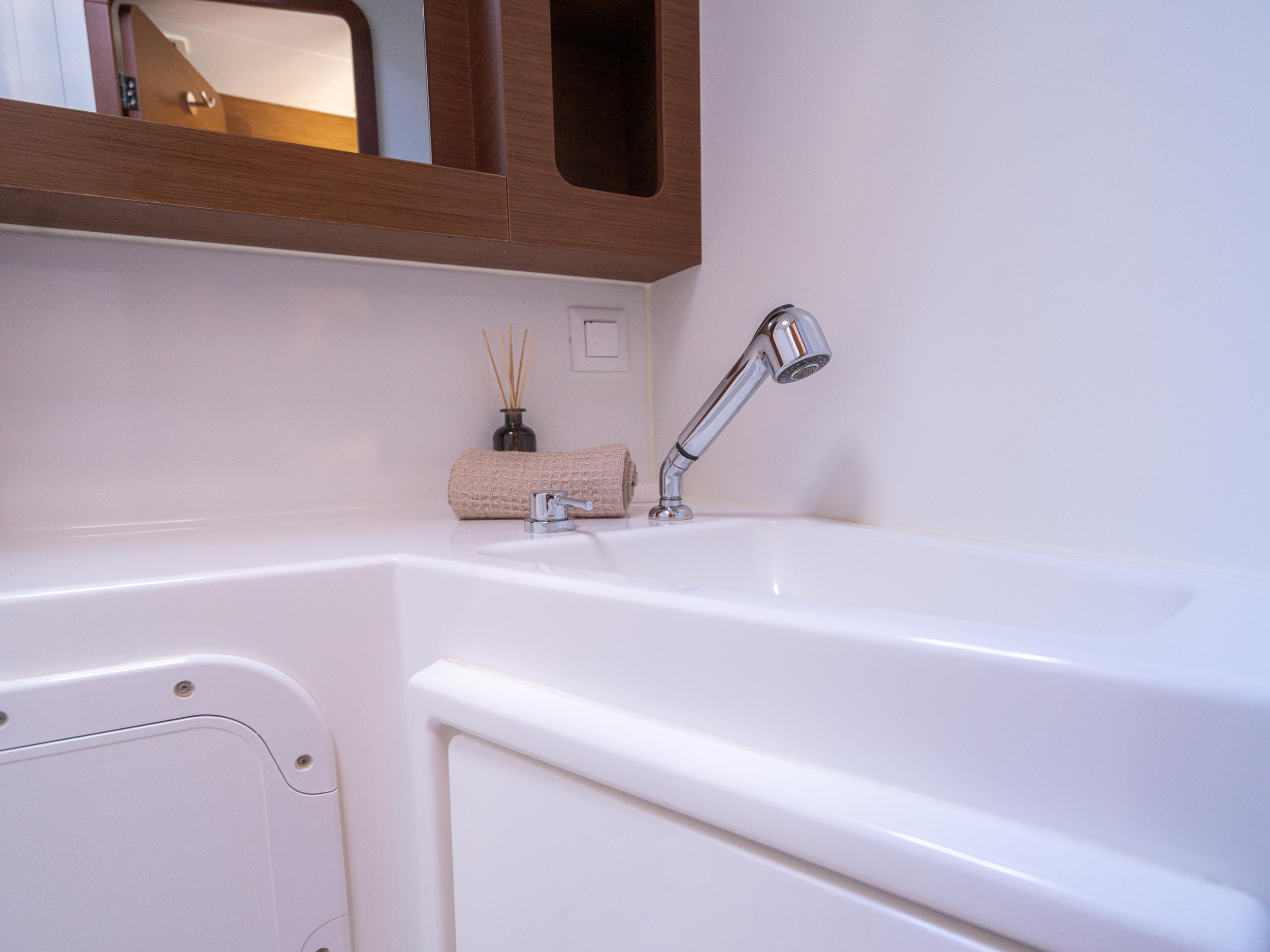 Lagoon 42 — photo 14