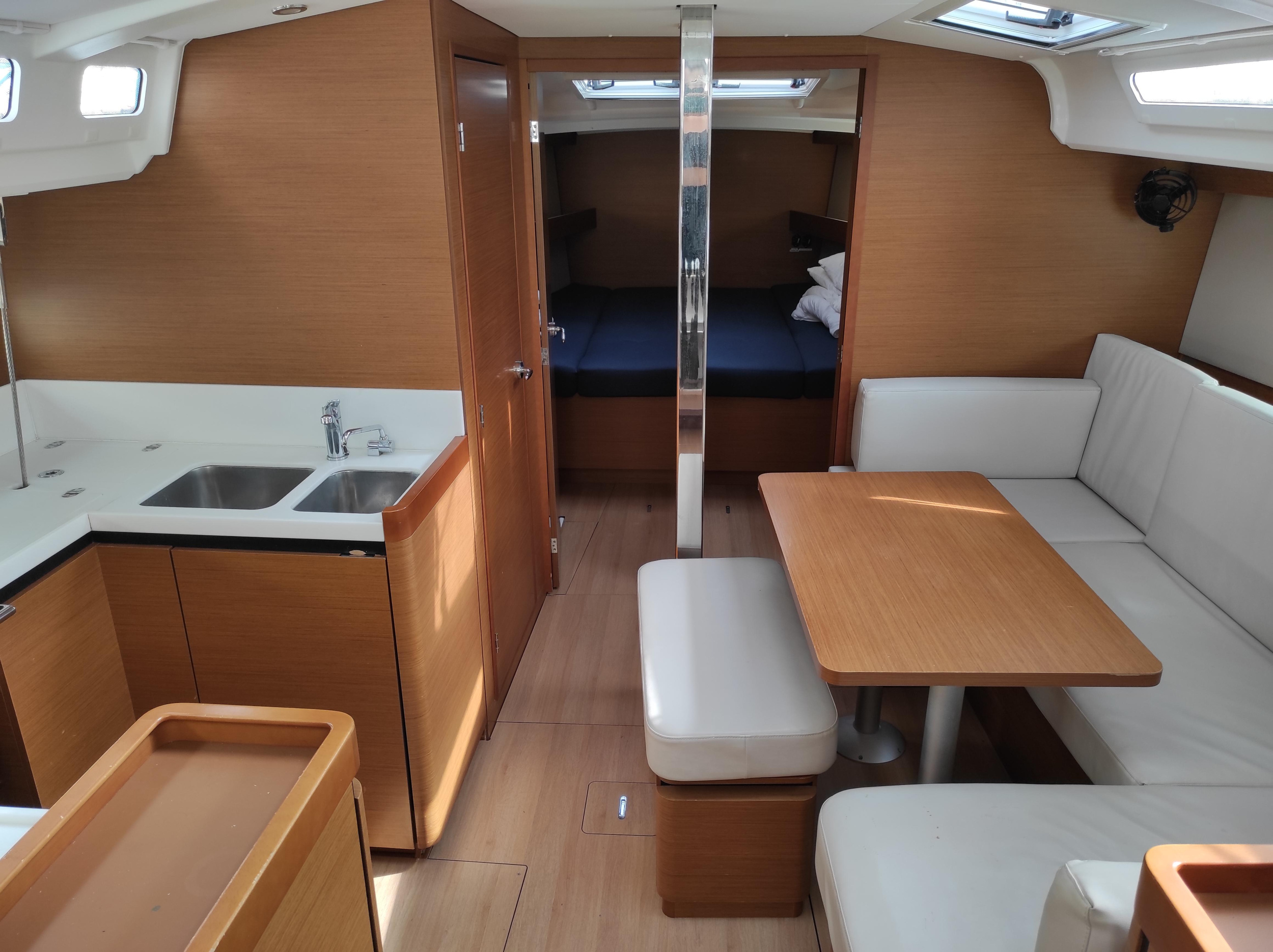 Sun Odyssey 440 — photo 9